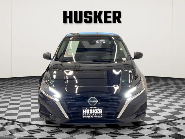 Used 2025 Nissan Altima 2.5 SV FWD image 3