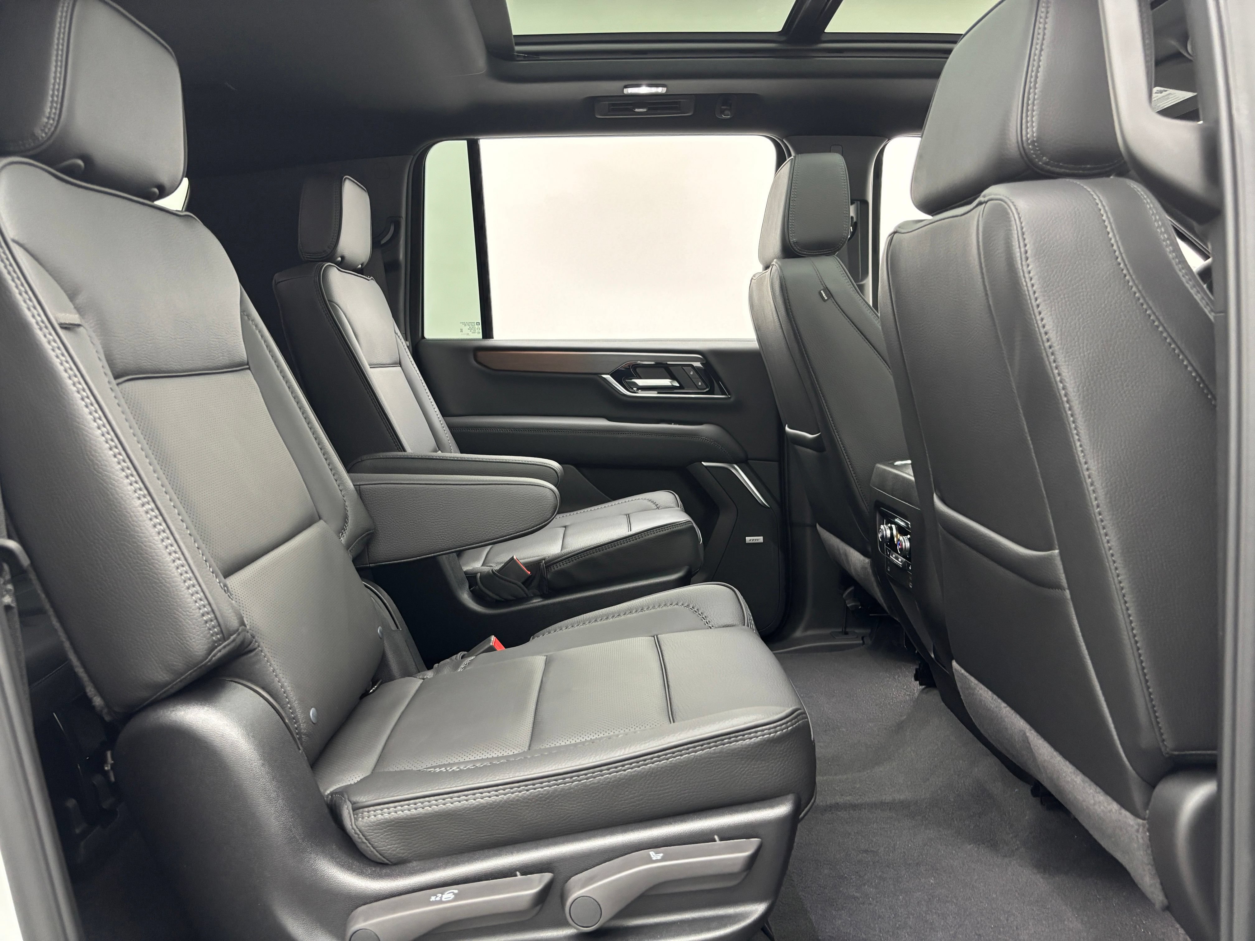 New 2026 GMC Yukon XL Denali w/ Sun & Power Step Package AWD/4WD image 40