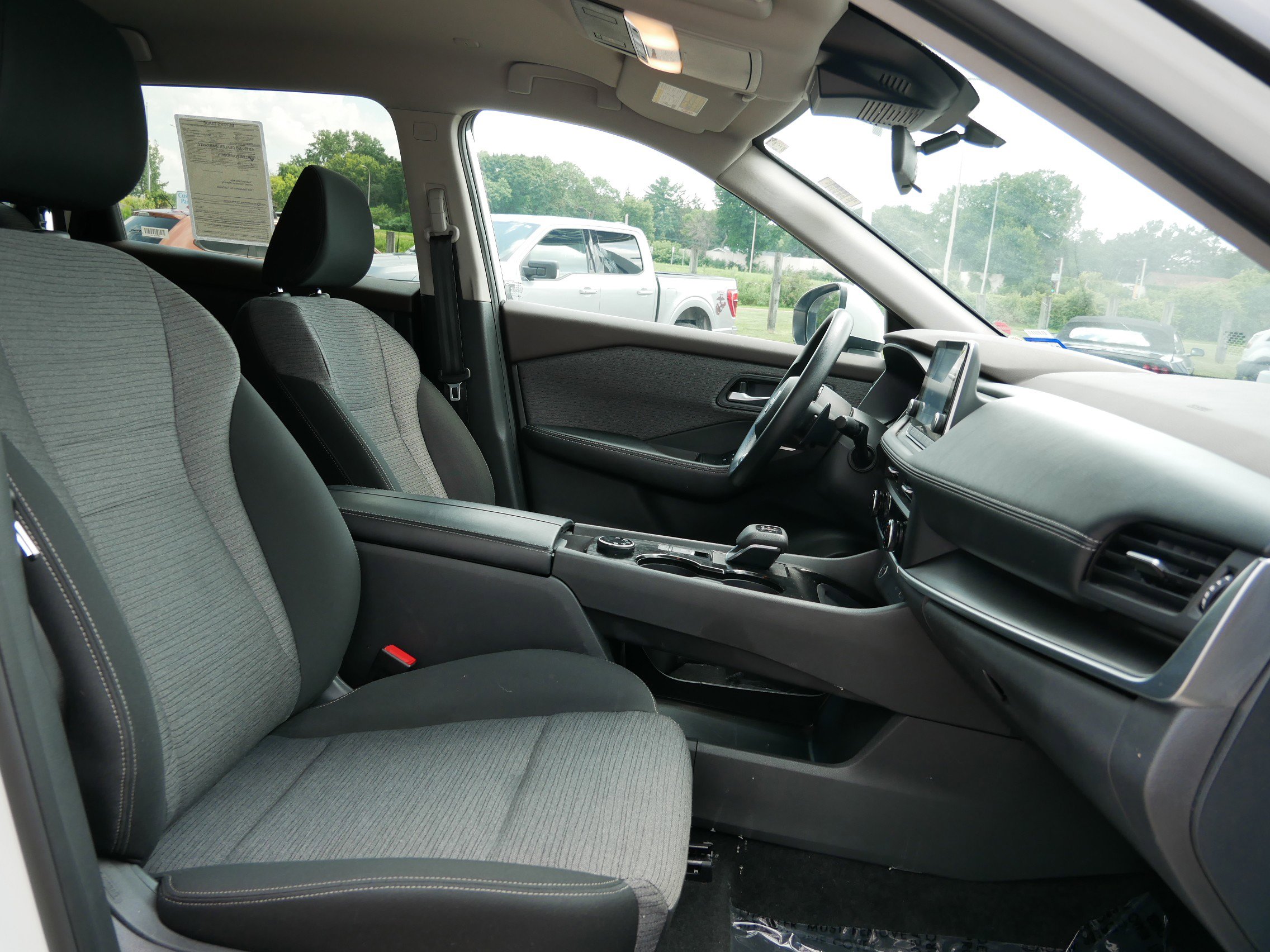 Used 2023 Nissan Rogue SV image 22