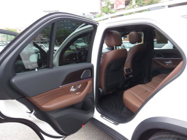 Used 2025 Mercedes-Benz GLE 450e 4MATIC w/ Winter Package image 21