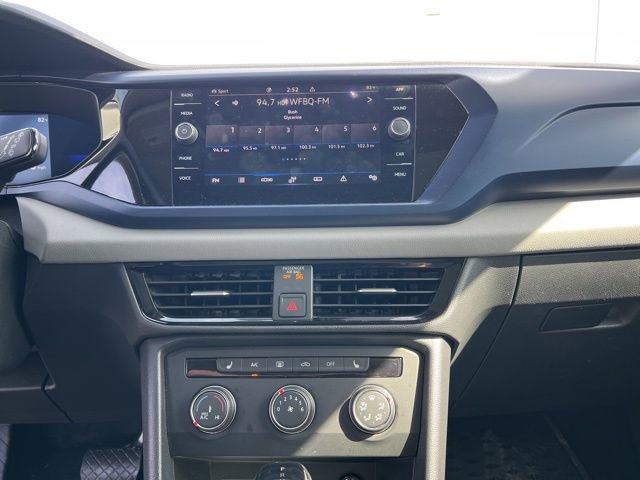 Used 2022 Volkswagen Taos SE w/ Panoramic Sunroof Package image 16