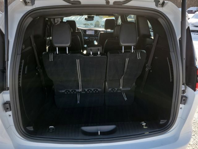Used 2025 Chrysler Pacifica Select image 27