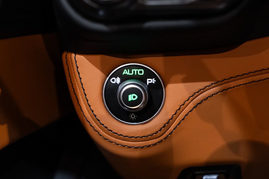 Certified 2020 Ferrari Portofino RWD image 38