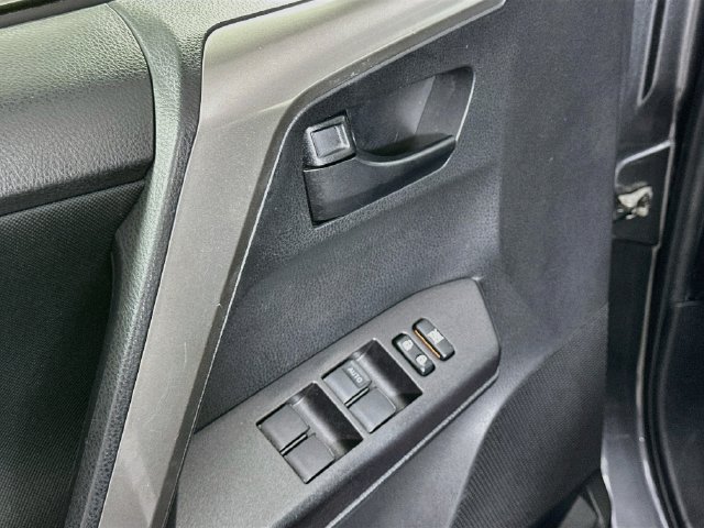 Used 2016 Toyota RAV4 LE AWD/4WD image 22
