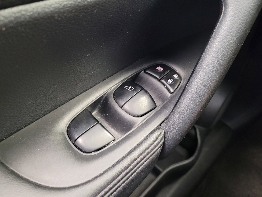 Used 2019 Nissan Rogue S w/ Special Edition Package FWD image 27