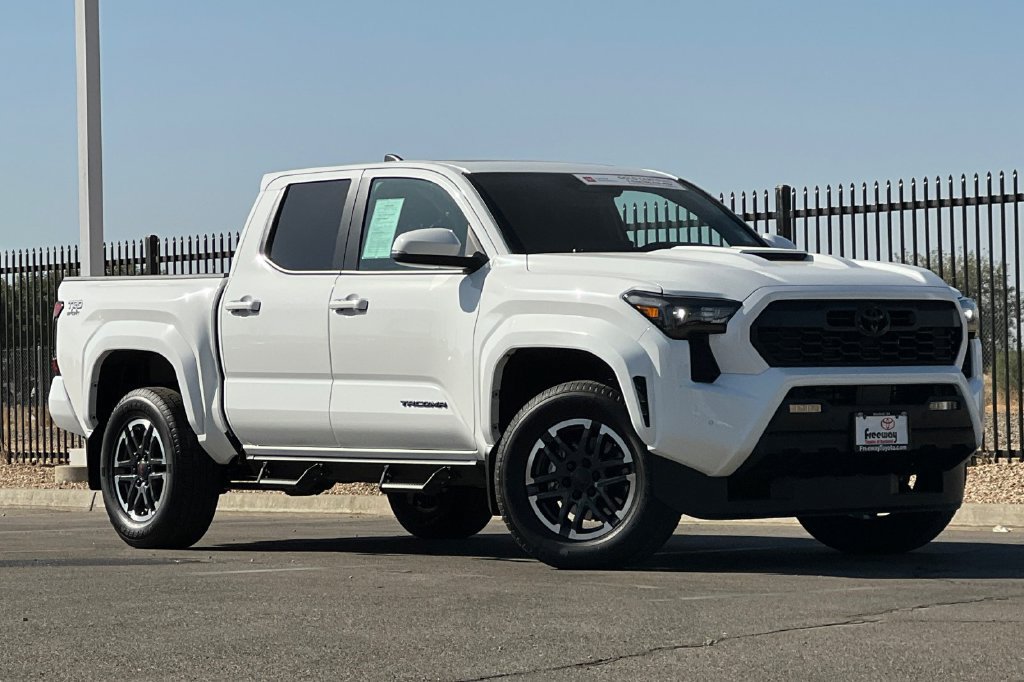 Certified 2026 Toyota Tacoma TRD Sport w/ TRD Sport Upgrade Package AWD/4WD image 2