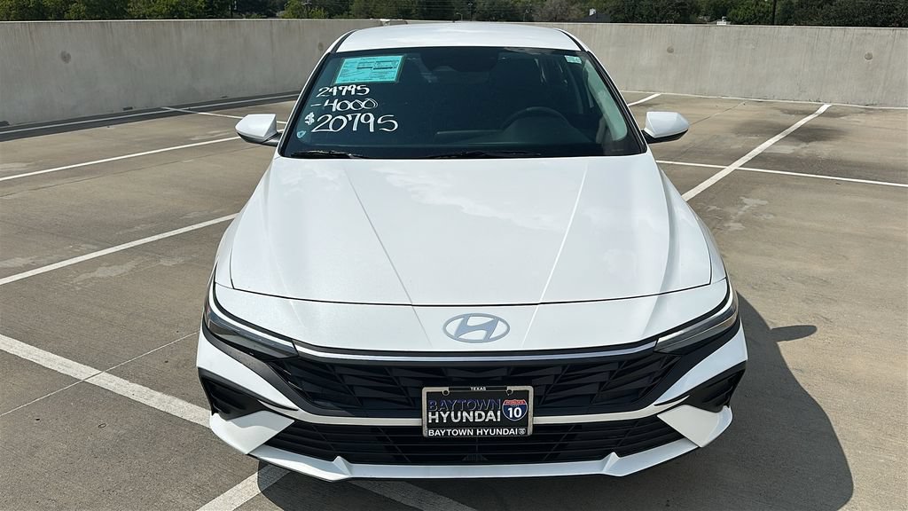 Used 2026 Hyundai Elantra SE FWD image 7