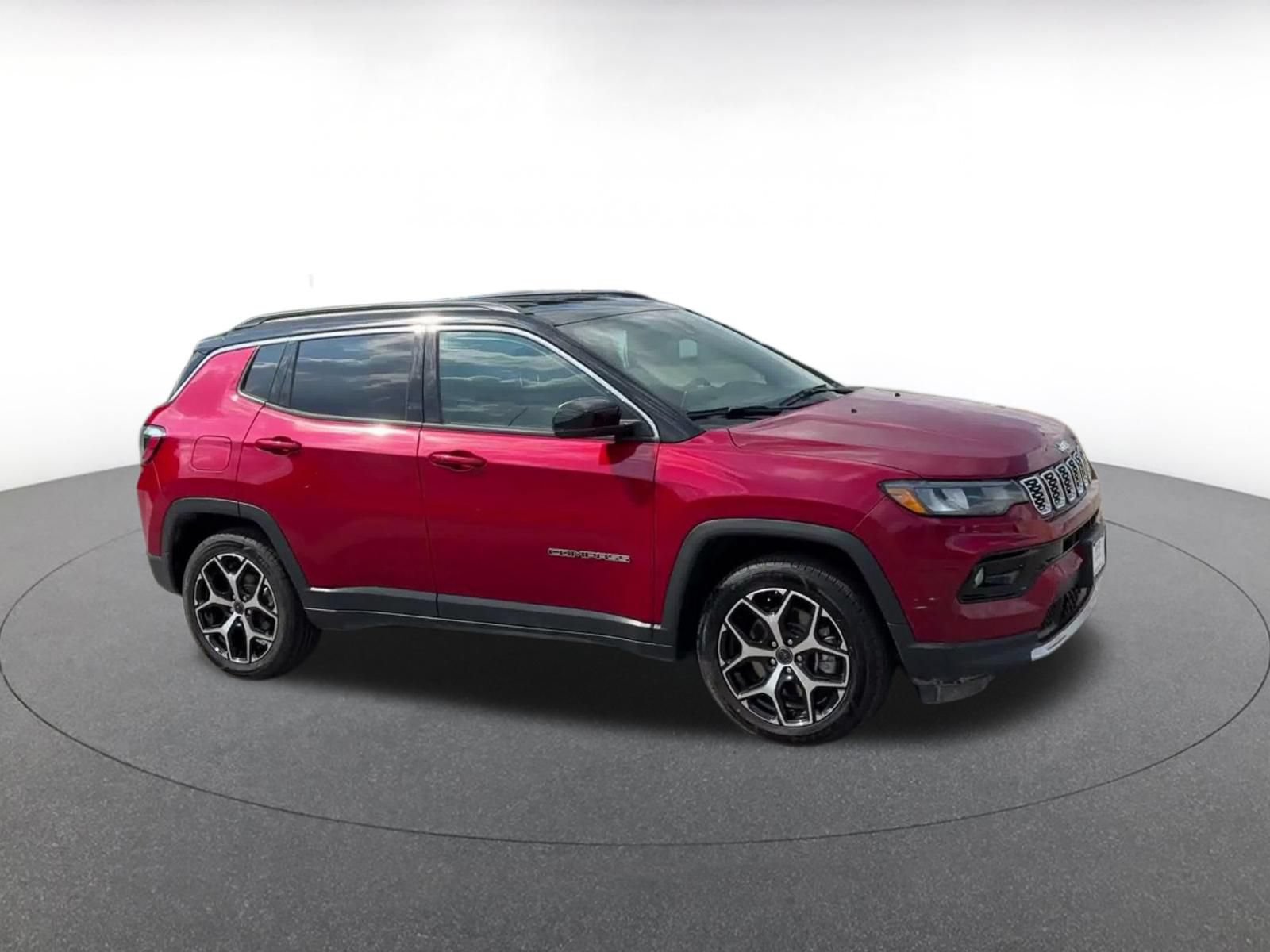 Used 2025 Jeep Compass Limited AWD/4WD image 2