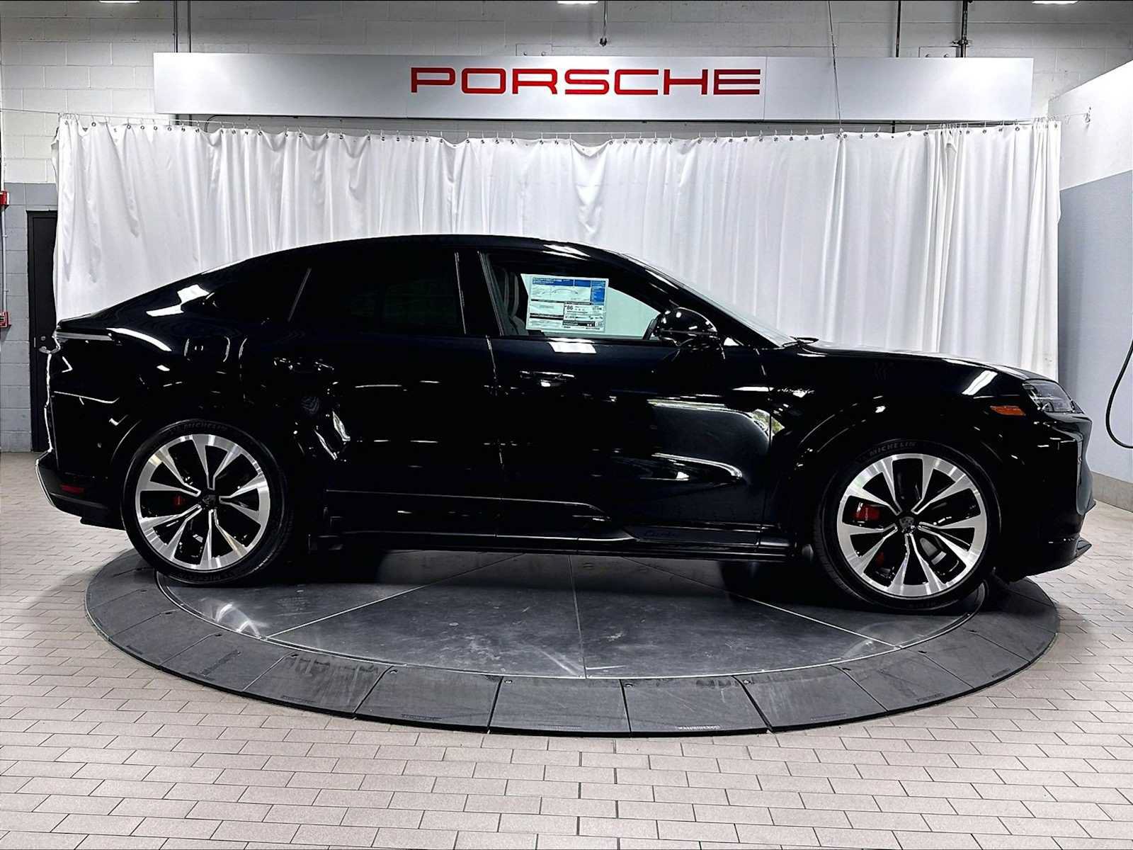New 2026 Porsche Cayenne Turbo AWD/4WD image 8