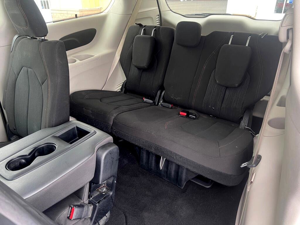 Used 2017 Chrysler Pacifica Touring Plus image 13