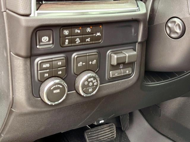 New 2026 Chevrolet Suburban Premier w/ Sun And Tow Package AWD/4WD image 16