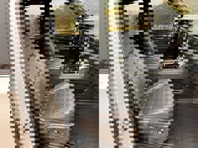 Used 2021 GMC Yukon Denali w/ Denali Premium Package image 25