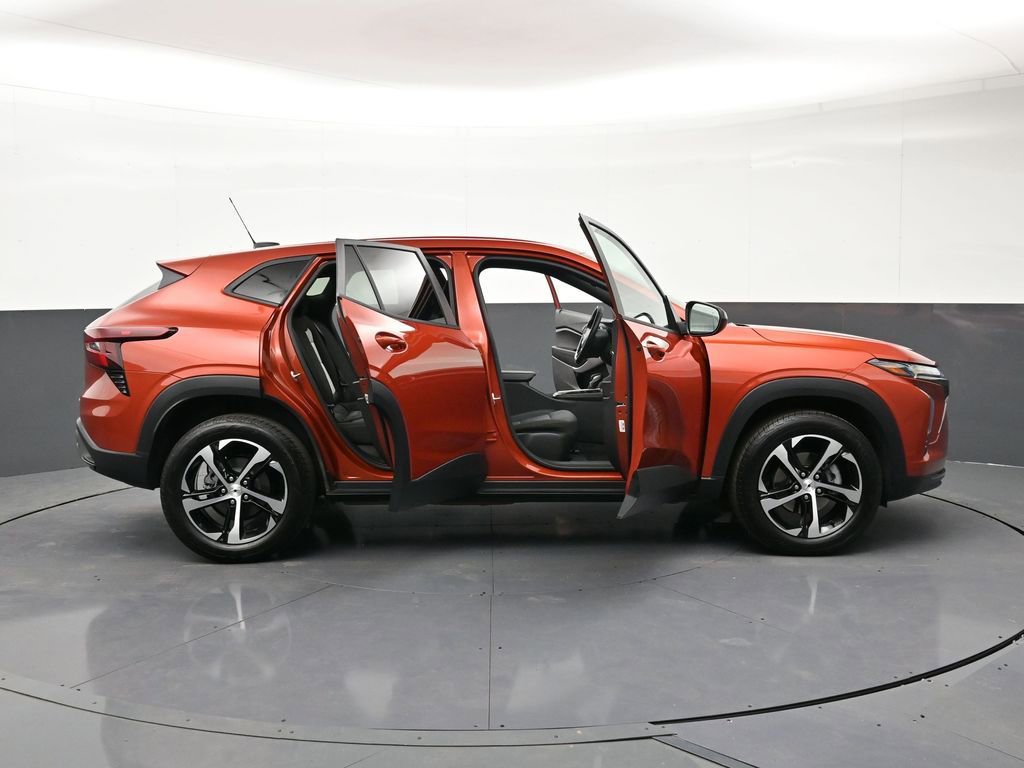 Used 2024 Chevrolet Trax RS w/ Driver Confidence Package FWD image 33