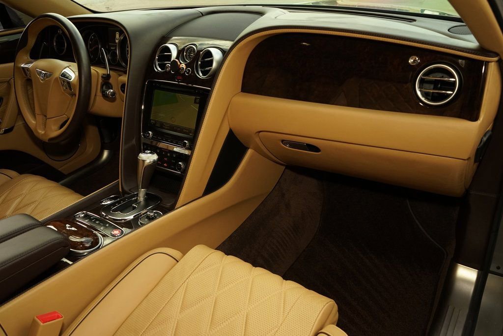 Used 2016 Bentley Flying Spur W12 image 11