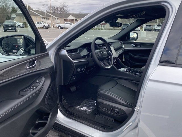 New 2025 Jeep Grand Cherokee L Limited w/ Black Appearance Package image 15
