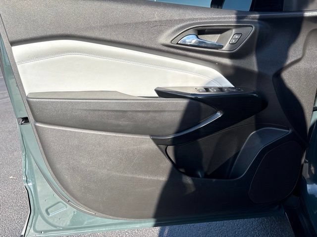 Used 2025 Chevrolet Trax LT FWD image 19