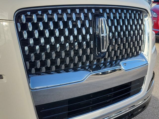 Certified 2022 Lincoln Navigator L Black Label AWD/4WD image 13