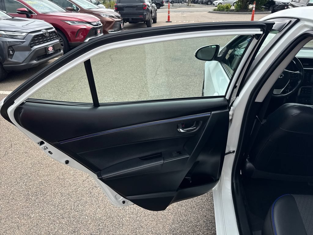 Used 2019 Toyota Corolla SE w/ Carpet Mat Package (TMS) FWD image 37