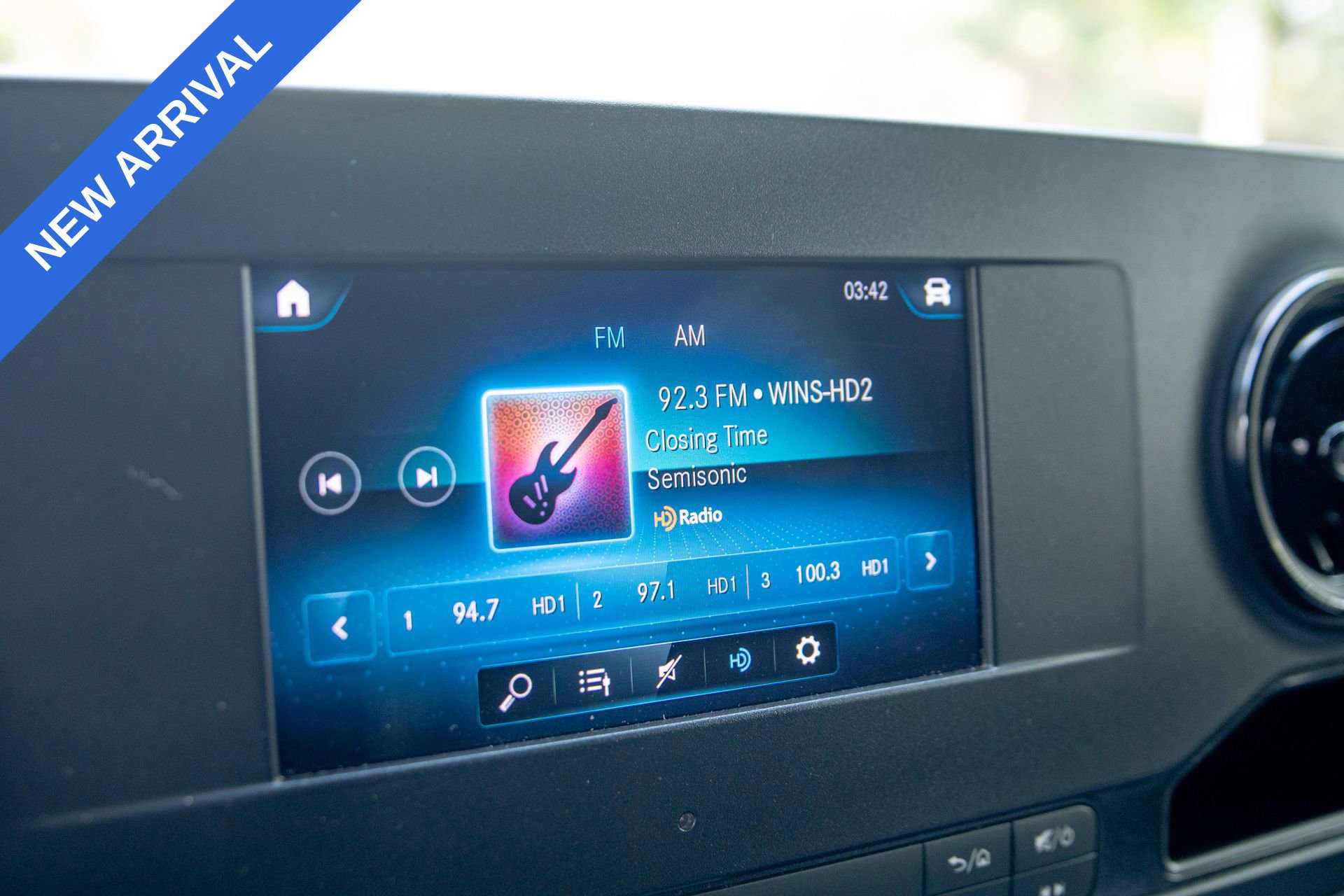 Used 2024 Mercedes-Benz Sprinter 2500 image 12