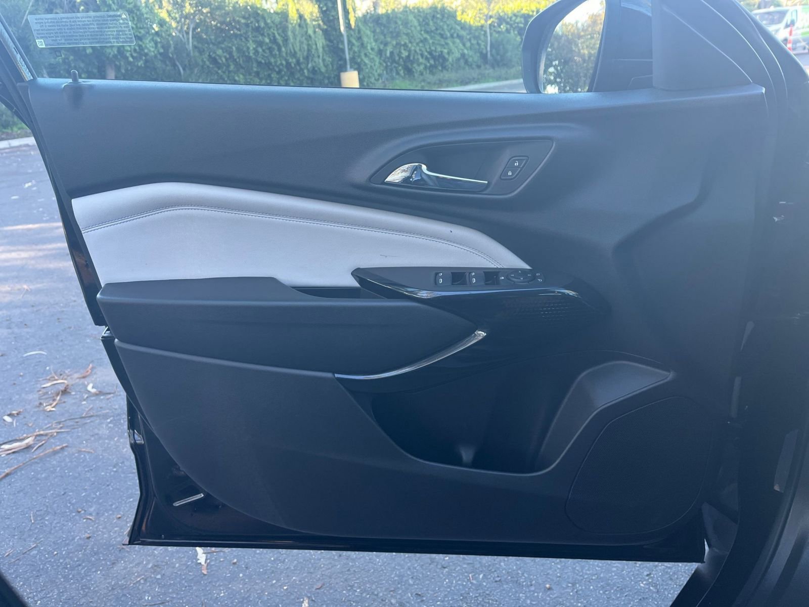 Used 2025 Chevrolet Trax LT w/ LT Convenience Package image 20