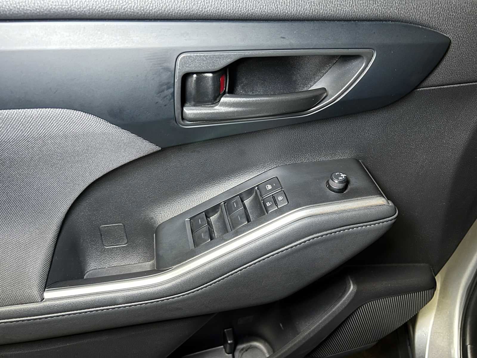 Used 2022 Toyota Highlander LE image 20