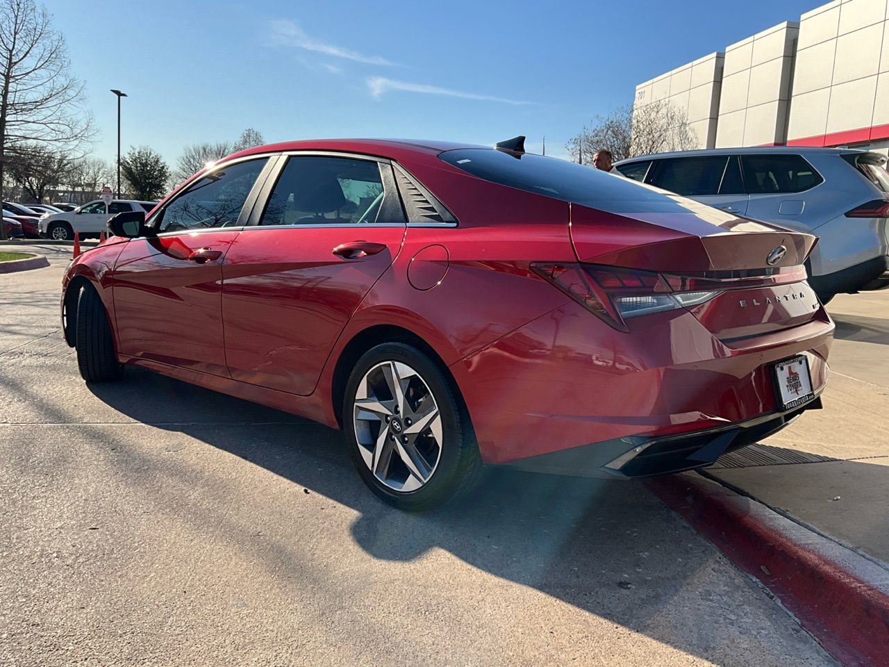 Used 2021 Hyundai Elantra Limited image 8