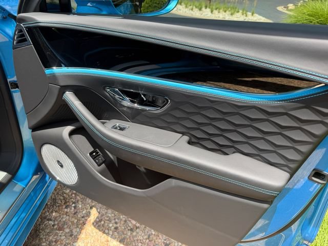 Used 2025 Bentley Flying Spur Plug-In Hybrid AWD/4WD image 22