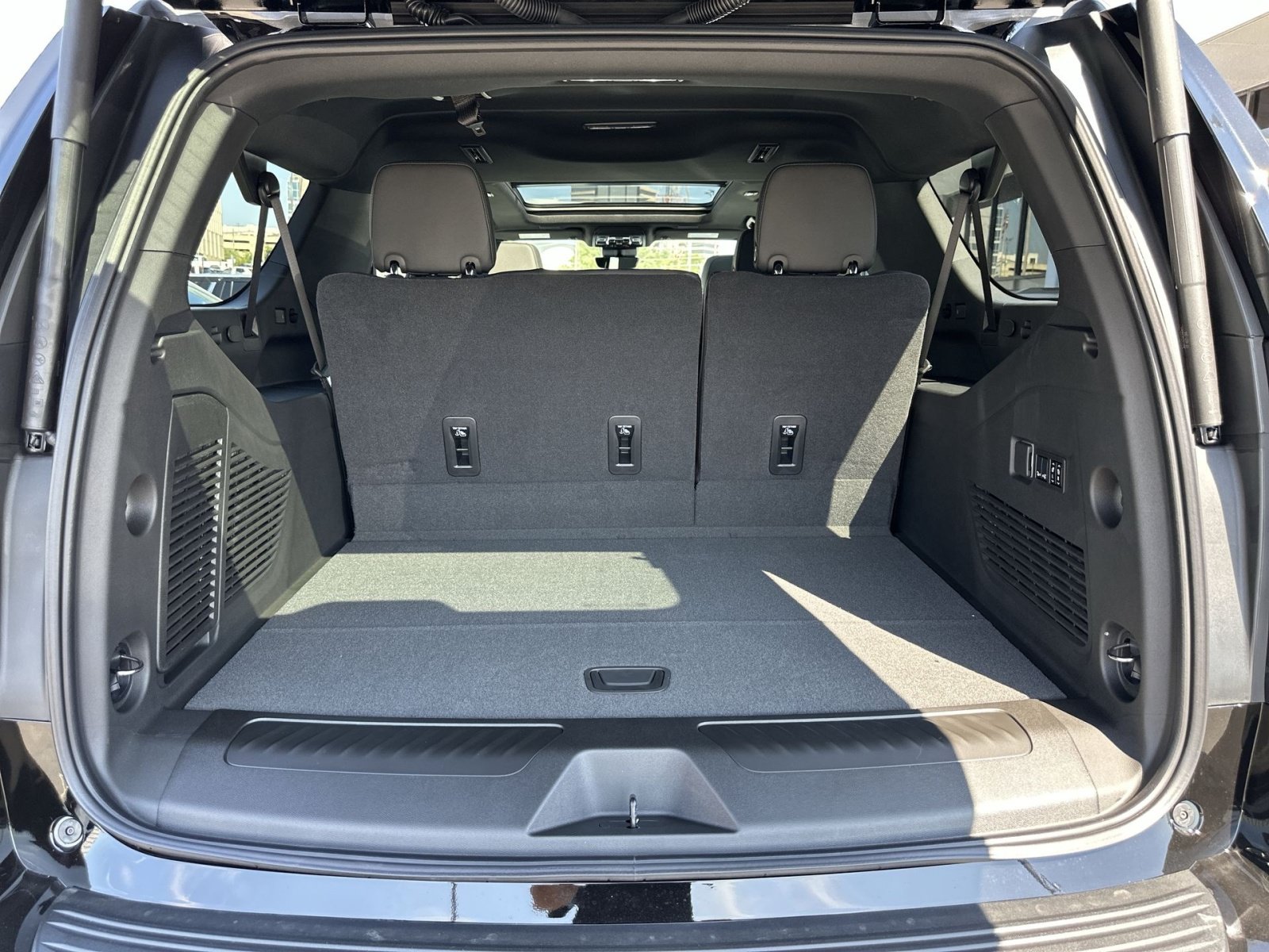 New 2026 Chevrolet Suburban LT w/ Advanced Technology Package AWD/4WD image 27