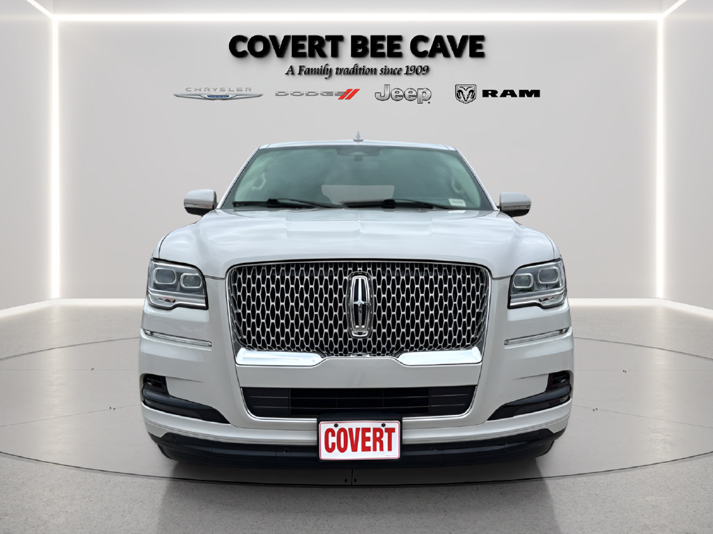 Used 2023 Lincoln Navigator L Reserve AWD/4WD image 2