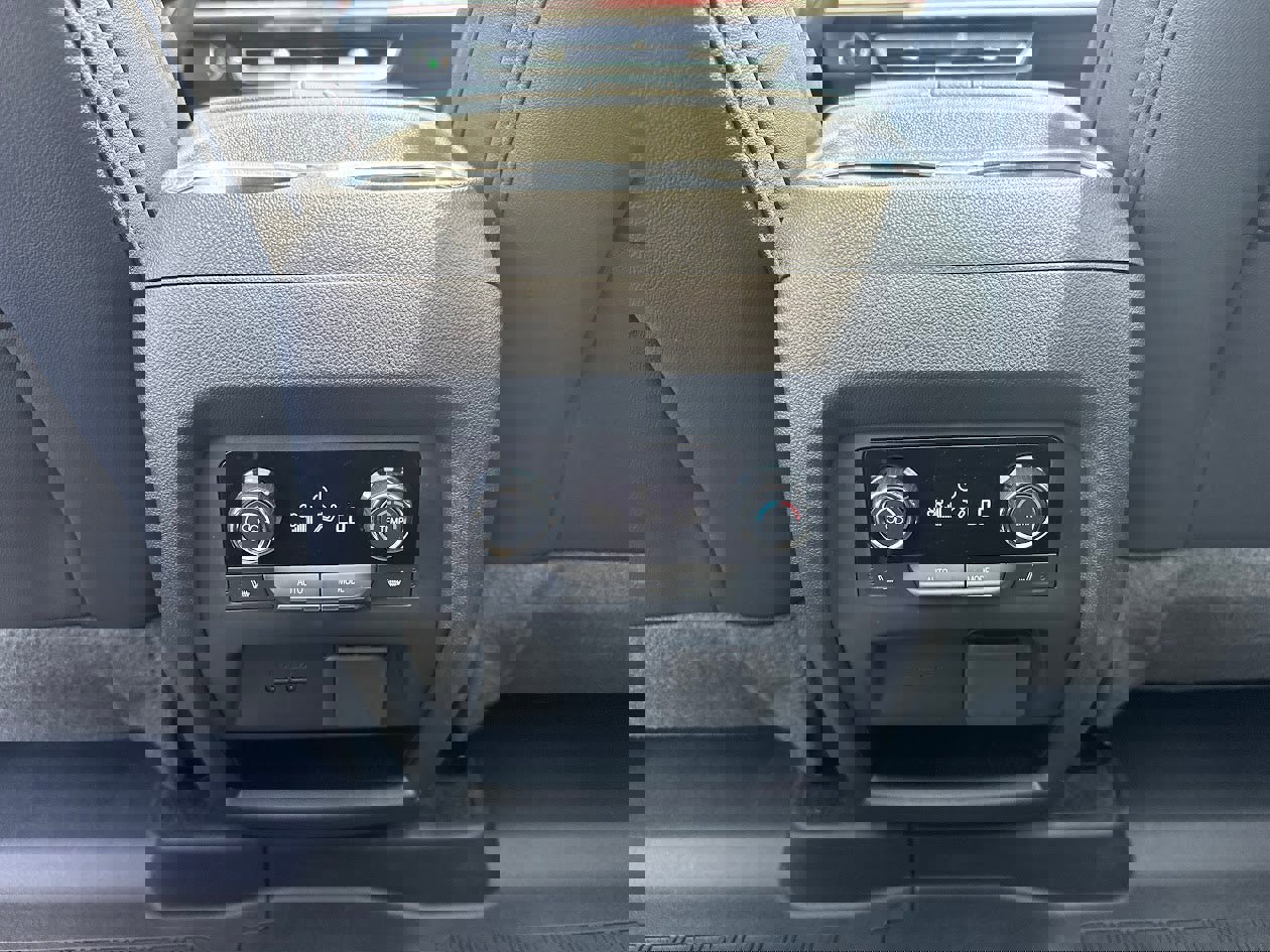 Used 2024 Chevrolet Traverse RS image 14