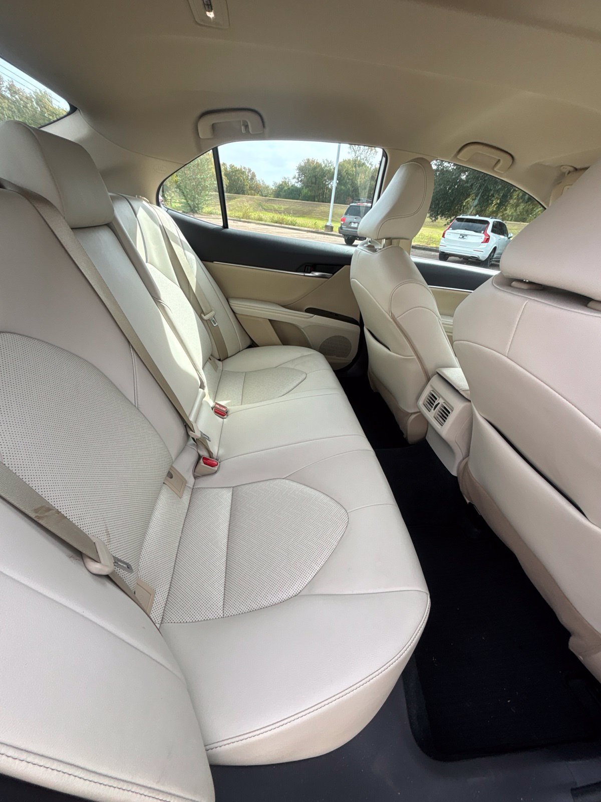 Used 2022 Toyota Camry XLE FWD image 9