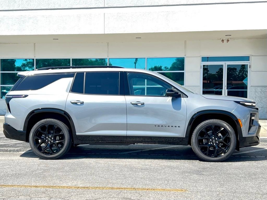 New 2026 Chevrolet Traverse RS w/ LPO, Floor Liner Package image 3