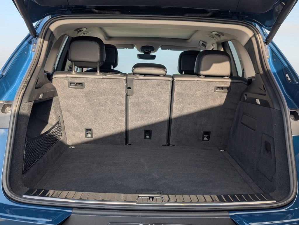 Certified 2025 Porsche Cayenne AWD/4WD image 12
