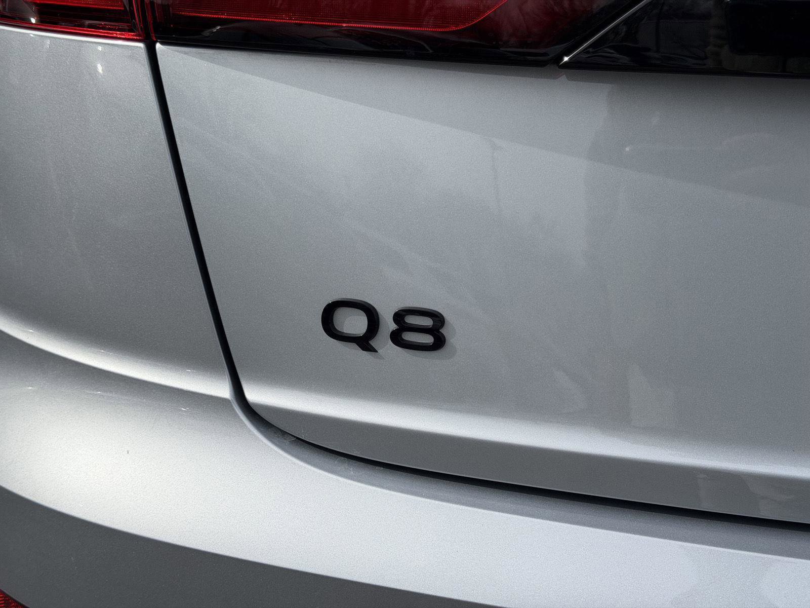 Used 2025 Audi Q8 Premium w/ Convenience Package image 24