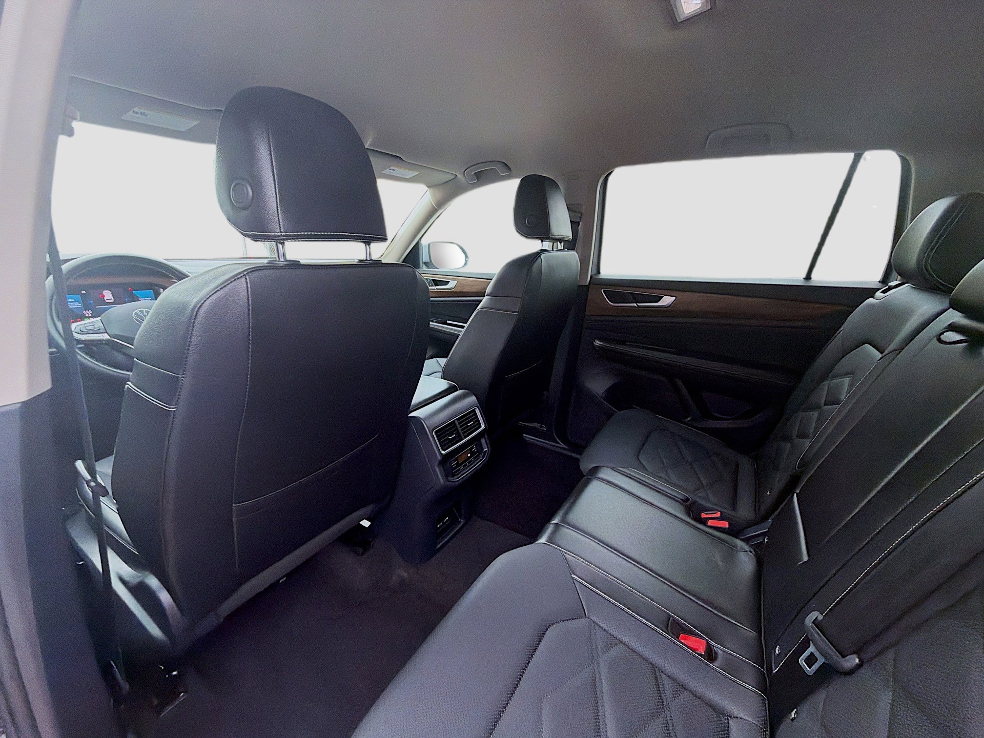 Used 2024 Volkswagen Atlas SE image 24