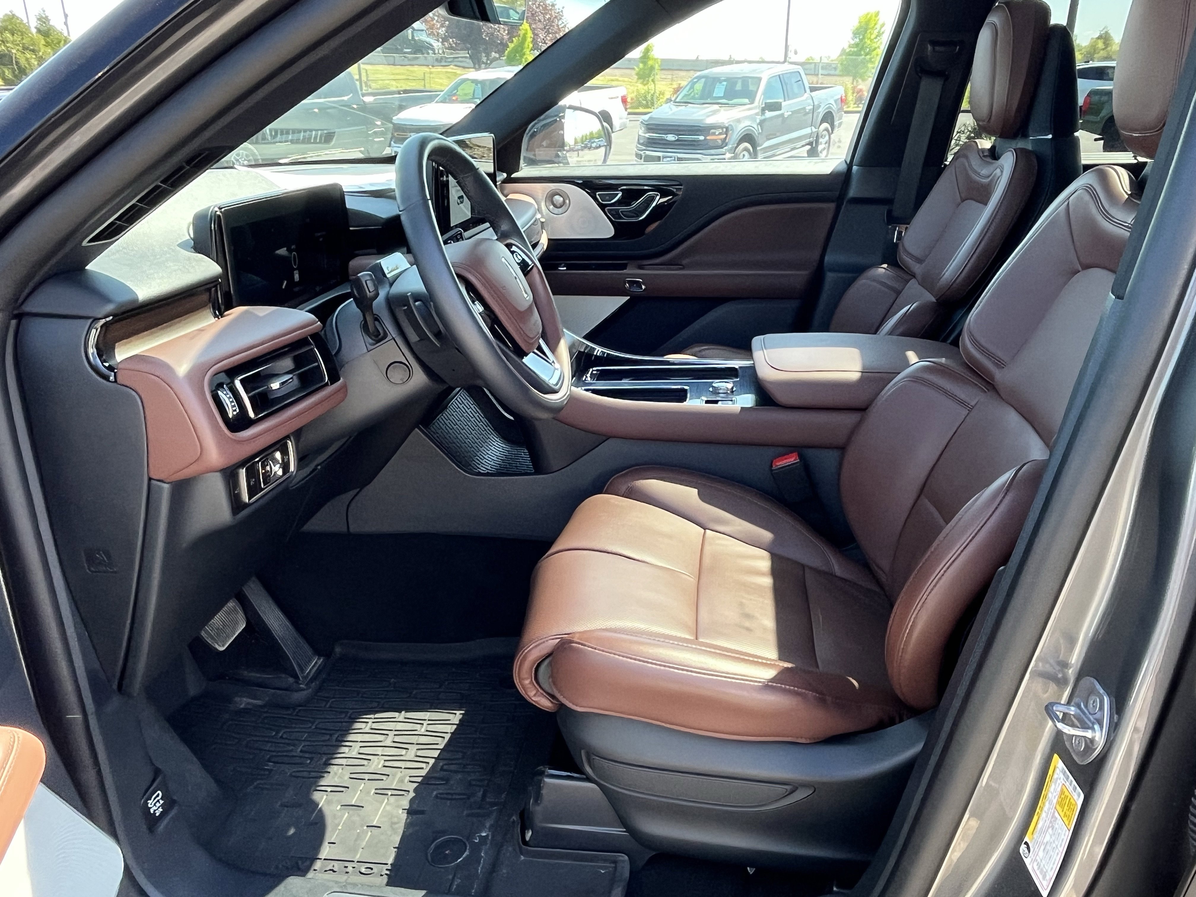 Used 2025 Lincoln Aviator Reserve w/ Equipment Group 201A AWD/4WD image 7