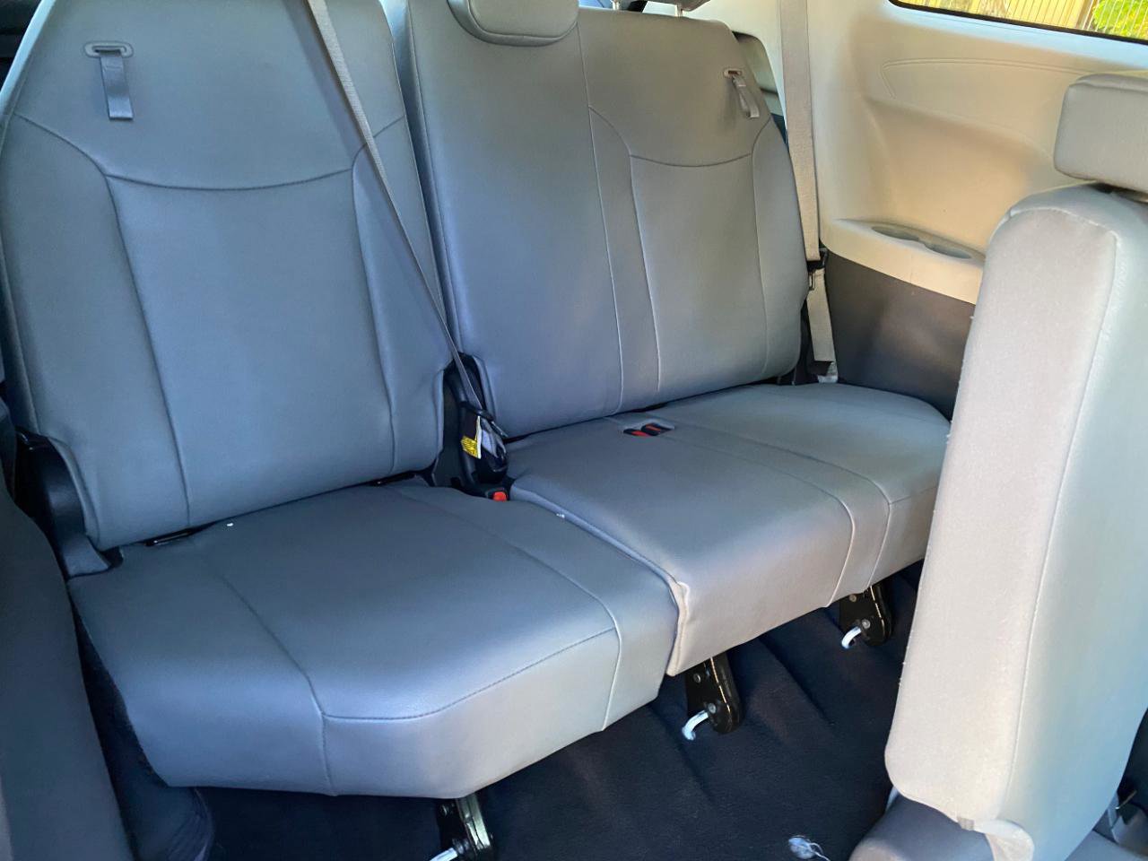 Used 2023 Toyota Sienna XLE FWD image 41