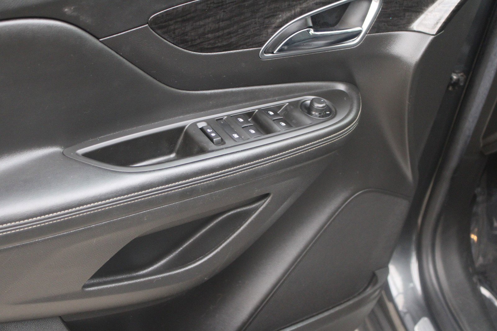 Used 2016 Buick Encore FWD image 18