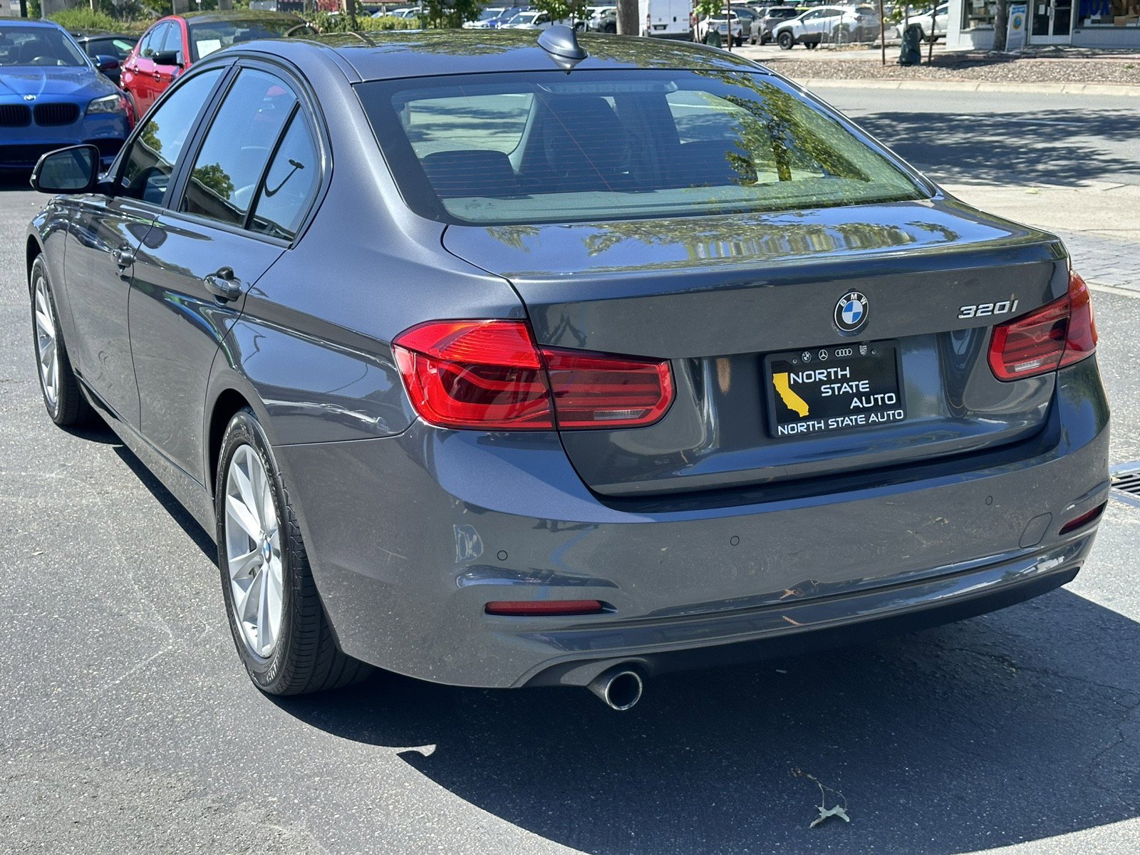 Used 2017 BMW 320i Sedan RWD image 11