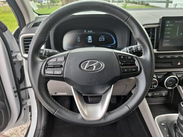 Used 2025 Hyundai Venue SEL FWD image 22