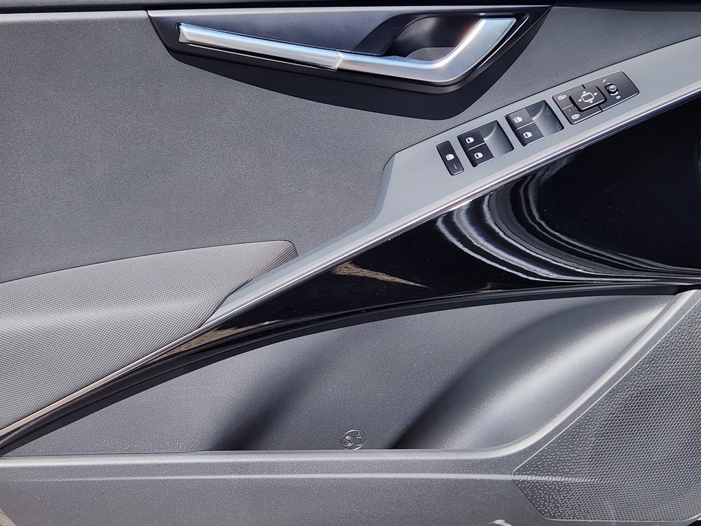 New 2025 Kia Niro EX image 6