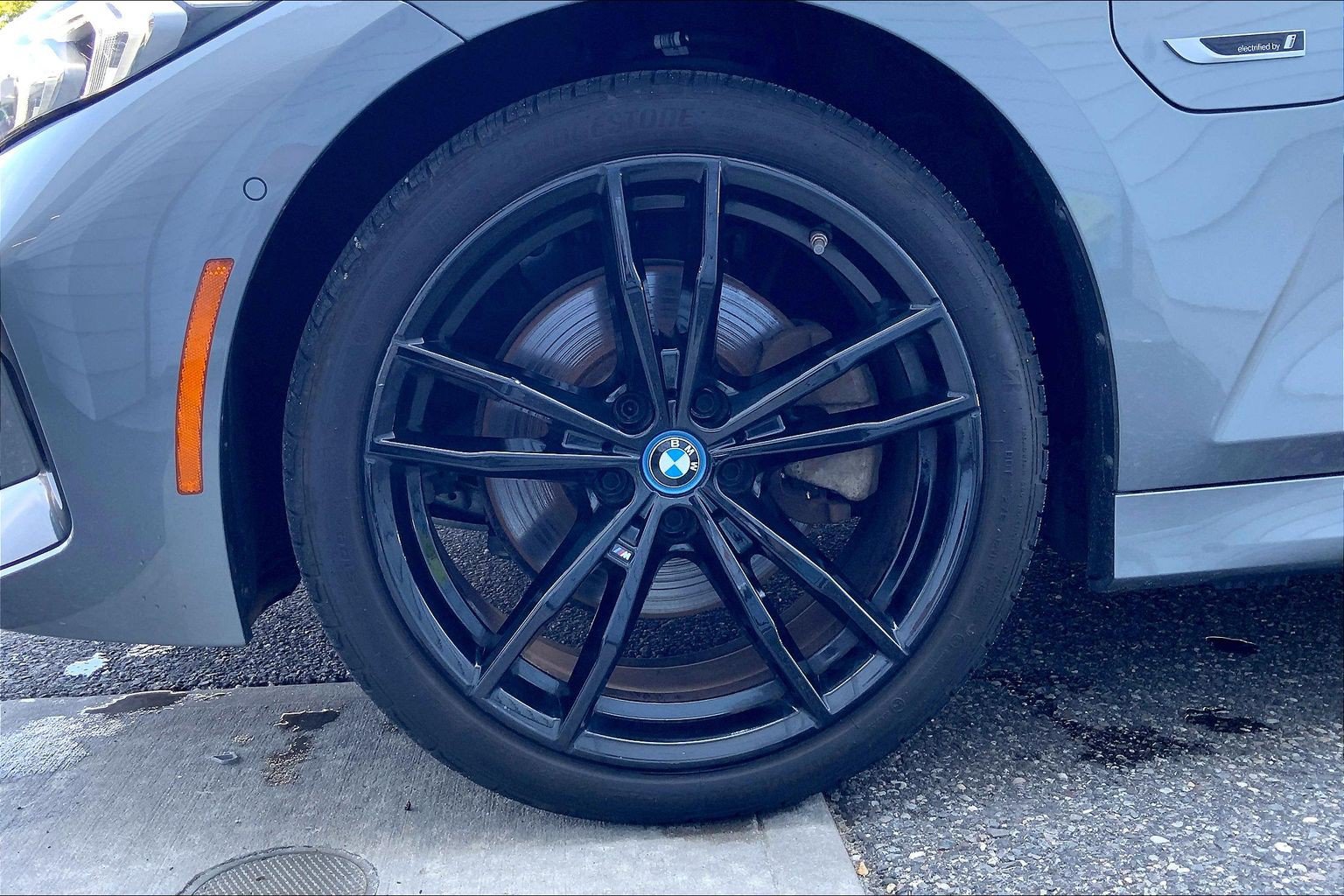 Used 2023 BMW 330e xDrive w/ M Sport Package AWD/4WD image 11