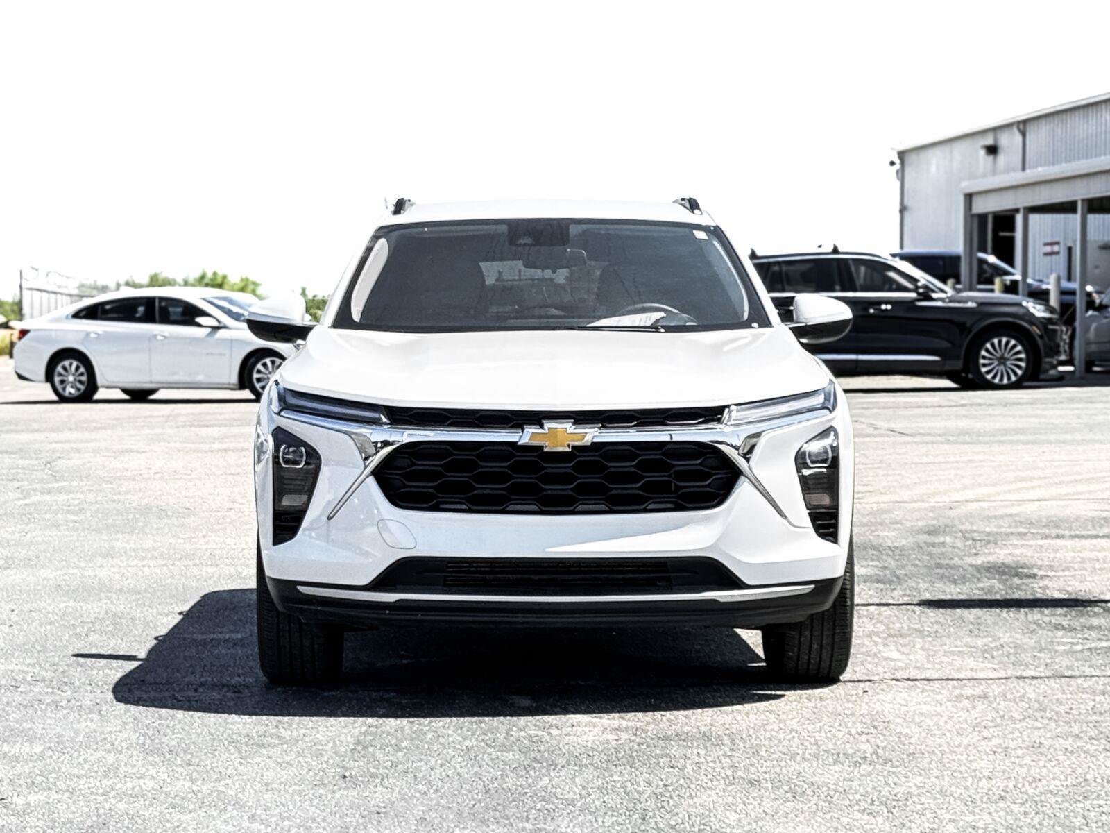 Used 2024 Chevrolet Trax LT FWD image 3