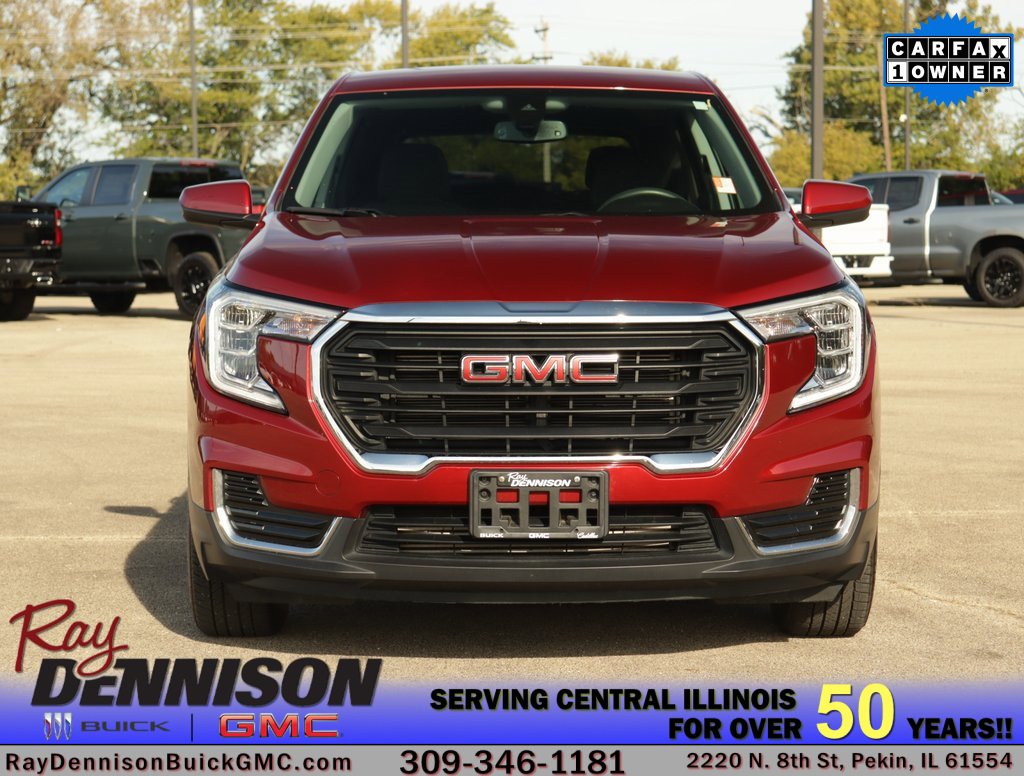 Used 2024 GMC Terrain SLE image 2