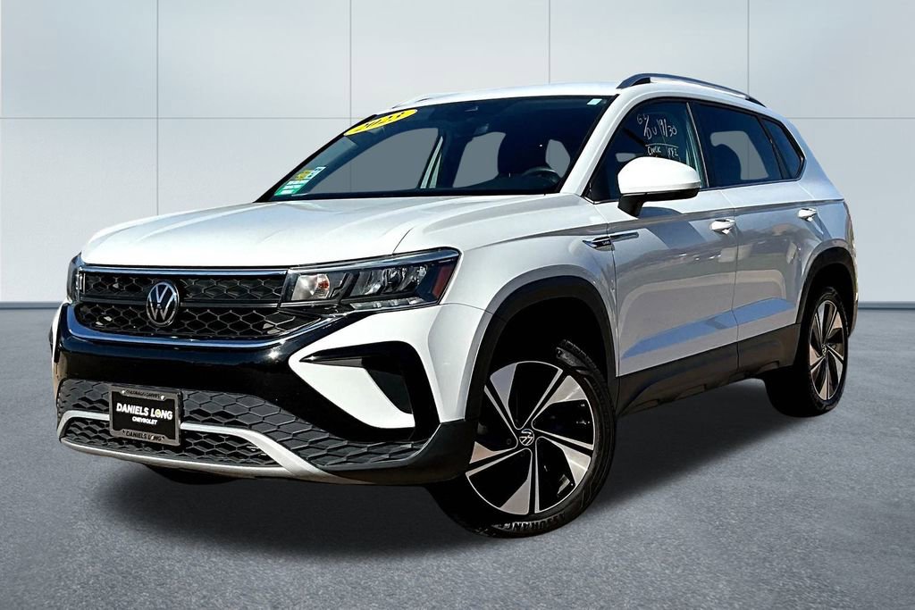 Used 2023 Volkswagen Taos SE image 1