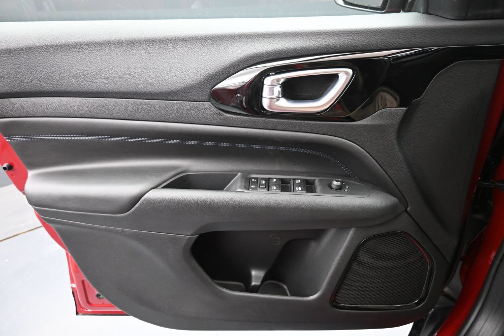 New 2026 Jeep Compass Latitude AWD/4WD image 18
