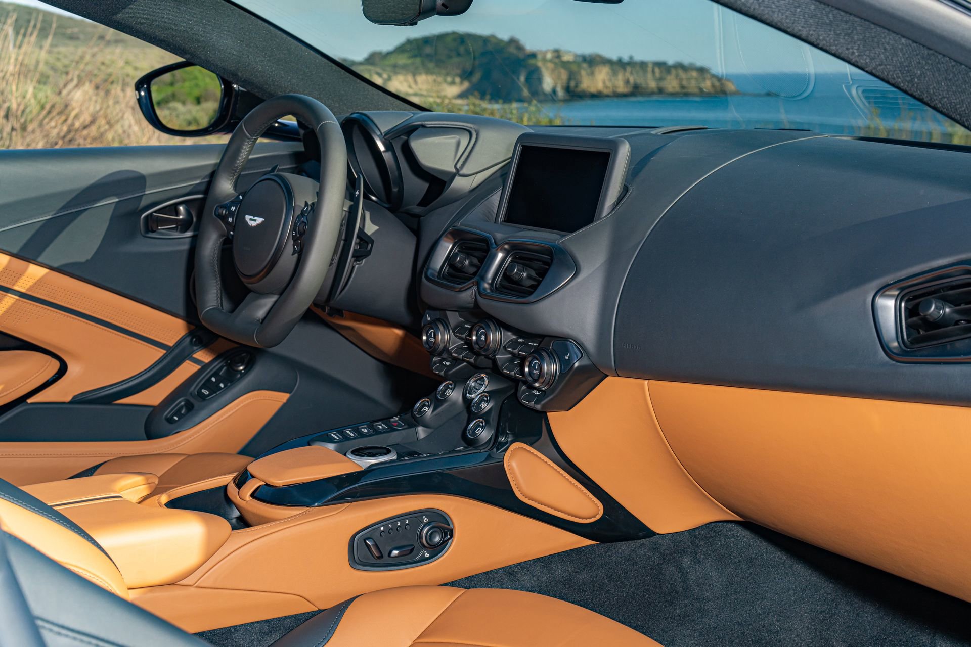 Used 2023 Aston Martin V8 Vantage Roadster RWD image 16