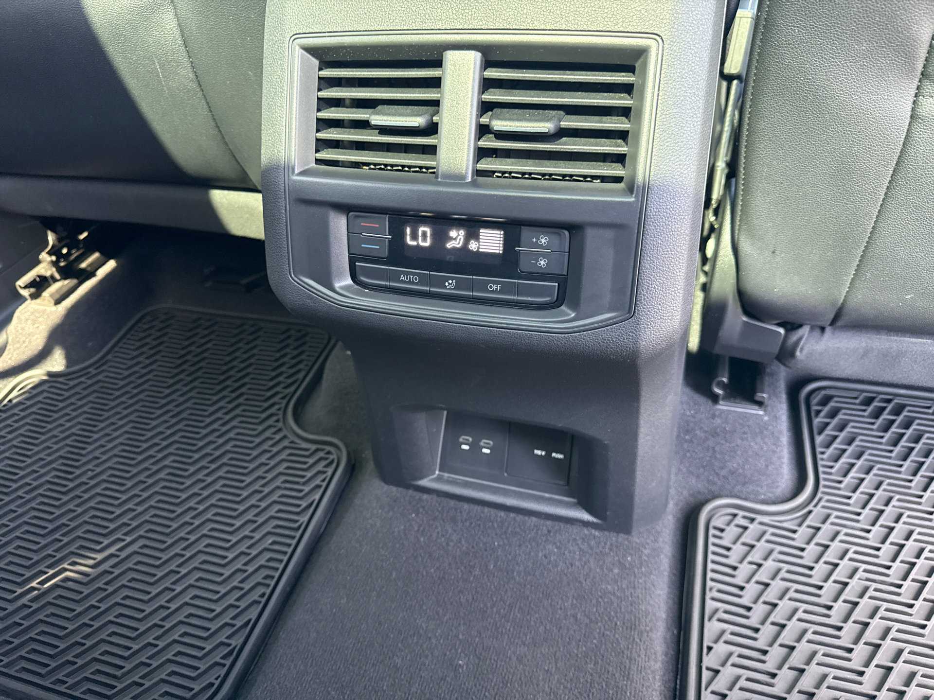 Used 2021 Volkswagen Atlas SE w/ Panoramic Sunroof Package FWD image 17