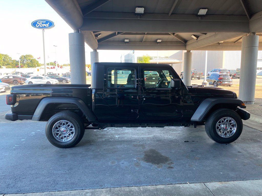 Used 2024 Jeep Gladiator Sport AWD/4WD image 8