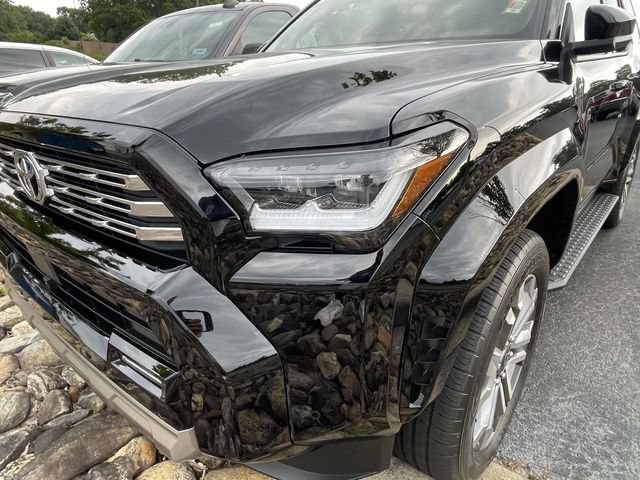 Used 2025 Toyota 4Runner Limited AWD/4WD image 6